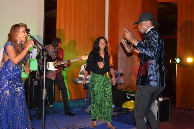 Serigne Mboup fait son show à la soirée de Viviane à Anvers. Serigne Mboup fait son show à la soirée de Viviane à Anvers.