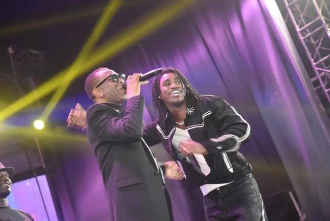 Retour sur scène avec « Le Grand Bal » : Ce message poignant Youssou Ndour à son « fils Waly Seck » Retour sur scène avec « Le Grand Bal » : Ce message poignant Youssou Ndour à son « fils Waly Seck »