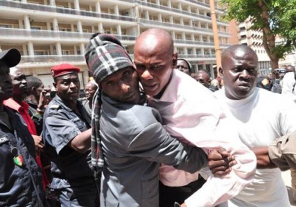 Echange de coups de poing entre Youssou Touré et un responsable libéral de Pikine Echange de coups de poing entre Youssou Touré et un responsable libéral de Pikine