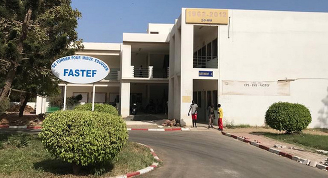 Grogne des sortants de la FASTEF 2022 : Ils exigent leur intégration dans la fonction publique et interpellent le Président de la République Grogne des sortants de la FASTEF 2022 : Ils exigent leur intégration dans la fonction publique et interpellent le Président de la République