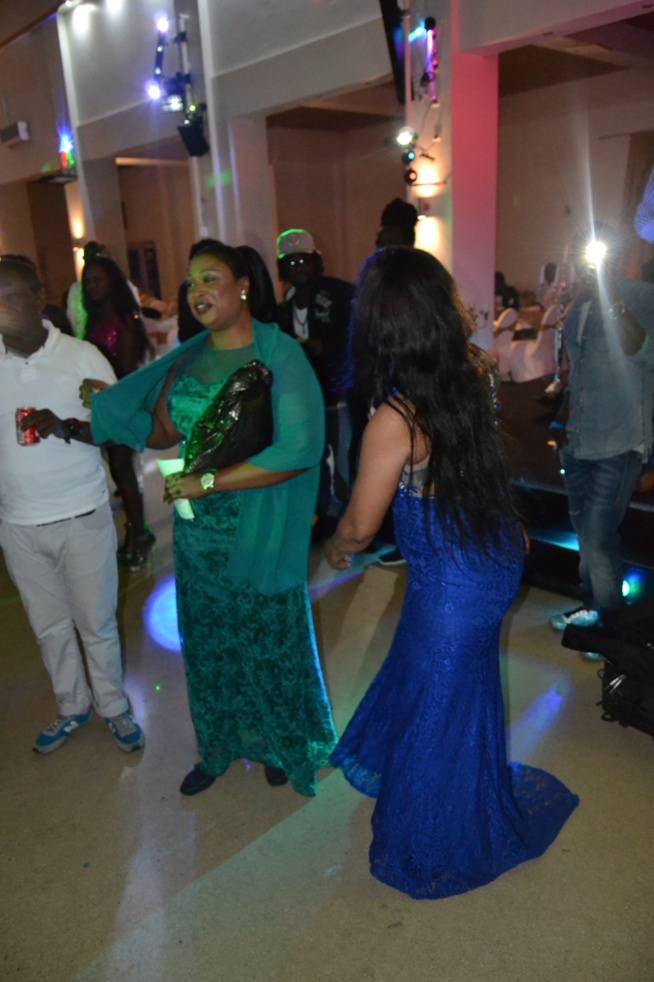 Quand Aicha Dabo et Binta Ndow Abshia Boutique organisatrices de la soirée de Viviane à Bremen s'éclatent. Quand Aicha Dabo et Binta Ndow Abshia Boutique organisatrices de la soirée de Viviane à Bremen s'éclatent.
