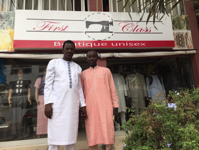 Pape Alé Niang s'habille chez Bara First class. Pape Alé Niang s'habille chez Bara First class.