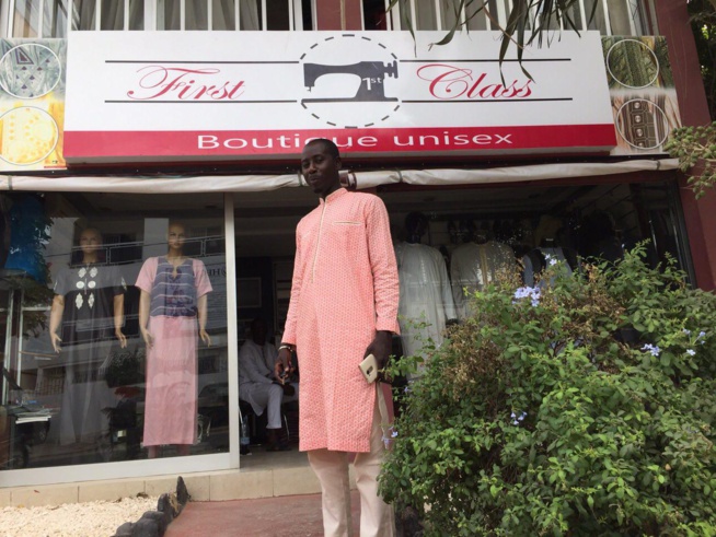 Pape Alé Niang s'habille chez Bara First class. Pape Alé Niang s'habille chez Bara First class.