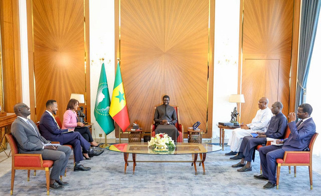 En entretien avec le Président Bassirou D. Faye : La Fondation Susan Thompson Buffett s’engage pour la santé maternelle et infantile au Sénégal En entretien avec le Président Bassirou D. Faye : La Fondation Susan Thompson Buffett s’engage pour la santé maternelle et infantile au Sénégal