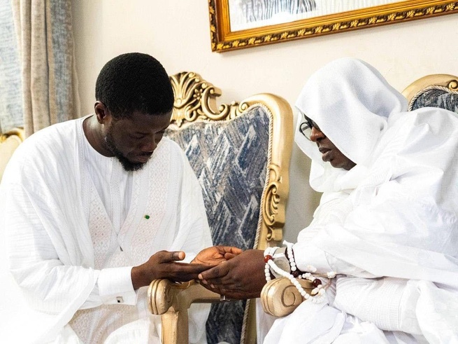 VIDEO | L’arrivée du Président Bassirou Diomaye Faye à Cambérène, chez le Khalife général des Layènes, Seydina Mouhamadou Makhtar Laye VIDEO | L’arrivée du Président Bassirou Diomaye Faye à Cambérène, chez le Khalife général des Layènes, Seydina Mouhamadou Makhtar Laye