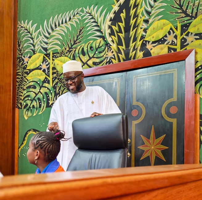 Quand les élèves de Mbao jouent aux députés : Une visite marquante à l’Assemblée nationale Quand les élèves de Mbao jouent aux députés : Une visite marquante à l’Assemblée nationale