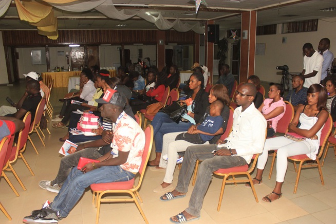 Révolution Act II: Le rappeur Fata face aux journalistes avant le jour-j du 05 décembre au grand théâtre. Révolution Act II: Le rappeur Fata face aux journalistes avant le jour-j du 05 décembre au grand théâtre.