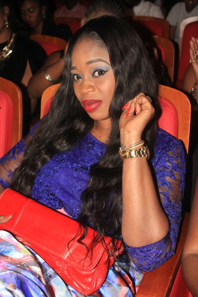 Trés classe et élégante l'épouse du rappeur au premier rang pour assister son mari. Trés classe et élégante l'épouse du rappeur au premier rang pour assister son mari.