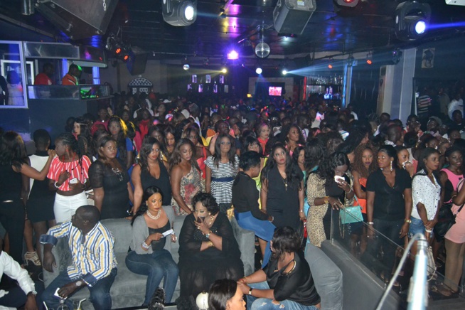 BLOWY A GUICHET FERME: Pape Diouf confirme son statut de leader dans la musique Sénégalaise, toujours copié mais jamais égalé. Regardez en images. BLOWY A GUICHET FERME: Pape Diouf confirme son statut de leader dans la musique Sénégalaise, toujours copié mais jamais égalé. Regardez en images.