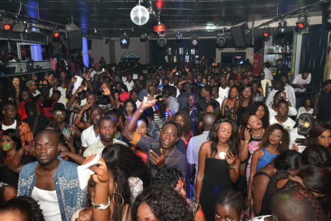 BLOWY A GUICHET FERME: Pape Diouf confirme son statut de leader dans la musique Sénégalaise, toujours copié mais jamais égalé. Regardez en images. BLOWY A GUICHET FERME: Pape Diouf confirme son statut de leader dans la musique Sénégalaise, toujours copié mais jamais égalé. Regardez en images.