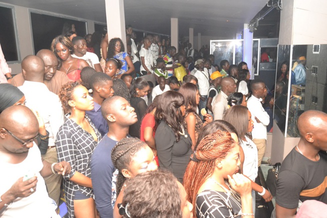 BLOWY A GUICHET FERME: Pape Diouf confirme son statut de leader dans la musique Sénégalaise, toujours copié mais jamais égalé. Regardez en images. BLOWY A GUICHET FERME: Pape Diouf confirme son statut de leader dans la musique Sénégalaise, toujours copié mais jamais égalé. Regardez en images.