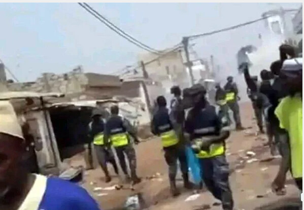 Médina Gounass : 13 personnes parmi les 180 arrêtées, bénéficient d’une libération sous surveillance électronique Médina Gounass : 13 personnes parmi les 180 arrêtées, bénéficient d’une libération sous surveillance électronique