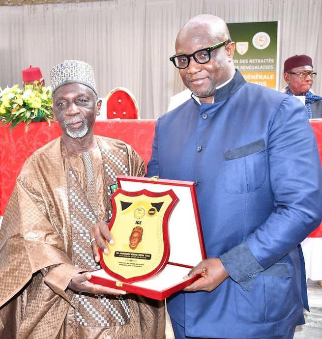 Distinctions : L'ARDS honore Moustapha Tall et d'anciens hauts responsables des Douanes Distinctions : L'ARDS honore Moustapha Tall et d'anciens hauts responsables des Douanes