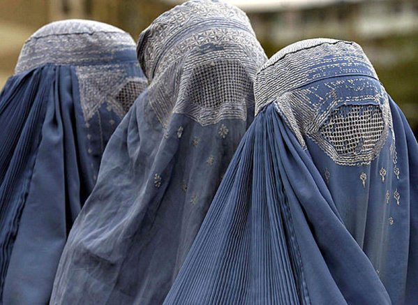 Imam Cheikh Oumar Kouta : "Certaines femmes sont payées 60 mille CFA pour porter la burqa" Imam Cheikh Oumar Kouta : "Certaines femmes sont payées 60 mille CFA pour porter la burqa"