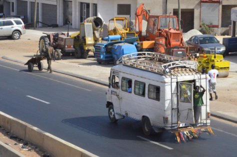 Le célèbre transporteur Ndiaga Ndiaye décoré par Macky Sall