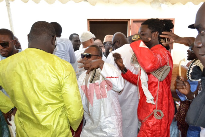 Bapteme: Le manager de la reine du djolof band Djidiack Diouf baptise sa fille et la donne le nom de Mame Diarra Vviane Chidid Bapteme: Le manager de la reine du djolof band Djidiack Diouf baptise sa fille et la donne le nom de Mame Diarra Vviane Chidid