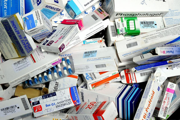 Foire de Dakar: 20 cartons de médicaments contrefaits saisis par la Douane Foire de Dakar: 20 cartons de médicaments contrefaits saisis par la Douane