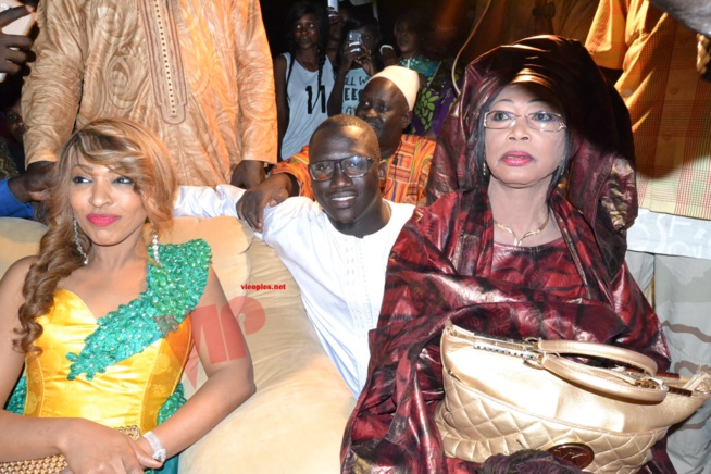 Viviane Chidid au baptême de son homonyme, la fille de son manager Djidiack. Revivez le grand R-V des artistes. Viviane Chidid au baptême de son homonyme, la fille de son manager Djidiack. Revivez le grand R-V des artistes.