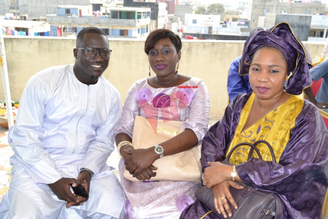 Viviane Chidid au baptême de son homonyme, la fille de son manager Djidiack. Revivez le grand R-V des artistes. Viviane Chidid au baptême de son homonyme, la fille de son manager Djidiack. Revivez le grand R-V des artistes.