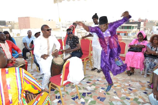 Viviane Chidid au baptême de son homonyme, la fille de son manager Djidiack. Revivez le grand R-V des artistes. Viviane Chidid au baptême de son homonyme, la fille de son manager Djidiack. Revivez le grand R-V des artistes.