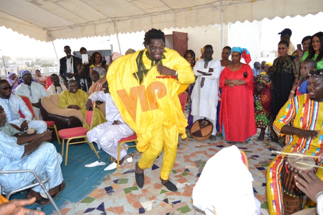 Viviane Chidid au baptême de son homonyme, la fille de son manager Djidiack. Revivez le grand R-V des artistes. Viviane Chidid au baptême de son homonyme, la fille de son manager Djidiack. Revivez le grand R-V des artistes.