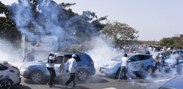 Confrontation devant le Pool Judiciaire Financier : 5 partisans de Farba Ngom arrêtés, un blessé Confrontation devant le Pool Judiciaire Financier : 5 partisans de Farba Ngom arrêtés, un blessé