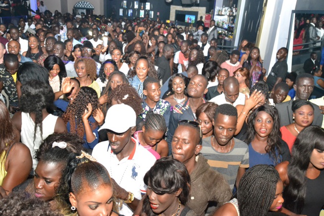 Blowy ex Klimanjaro à guichet fermé: Pape Diouf leader de la génération consciente nouveau roi incontesté du mbalax derriére Youssou Ndour. Regardez. Blowy ex Klimanjaro à guichet fermé: Pape Diouf leader de la génération consciente nouveau roi incontesté du mbalax derriére Youssou Ndour. Regardez.