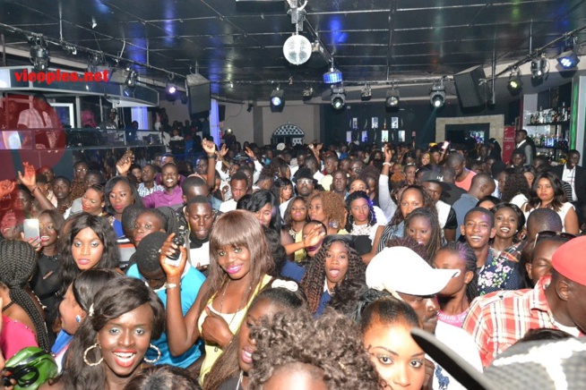 Blowy ex Klimanjaro à guichet fermé: Pape Diouf leader de la génération consciente nouveau roi incontesté du mbalax derriére Youssou Ndour. Regardez. Blowy ex Klimanjaro à guichet fermé: Pape Diouf leader de la génération consciente nouveau roi incontesté du mbalax derriére Youssou Ndour. Regardez.