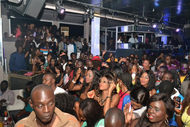 Blowy ex Klimanjaro à guichet fermé: Pape Diouf leader de la génération consciente nouveau roi incontesté du mbalax derriére Youssou Ndour. Regardez. Blowy ex Klimanjaro à guichet fermé: Pape Diouf leader de la génération consciente nouveau roi incontesté du mbalax derriére Youssou Ndour. Regardez.