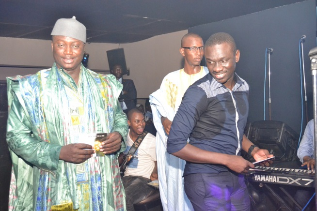 Blowy ex Klimanjaro à guichet fermé: Pape Diouf leader de la génération consciente nouveau roi incontesté du mbalax derriére Youssou Ndour. Regardez. Blowy ex Klimanjaro à guichet fermé: Pape Diouf leader de la génération consciente nouveau roi incontesté du mbalax derriére Youssou Ndour. Regardez.