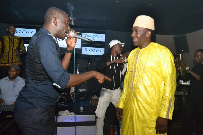 Blowy ex Klimanjaro à guichet fermé: Pape Diouf leader de la génération consciente nouveau roi incontesté du mbalax derriére Youssou Ndour. Regardez. Blowy ex Klimanjaro à guichet fermé: Pape Diouf leader de la génération consciente nouveau roi incontesté du mbalax derriére Youssou Ndour. Regardez.