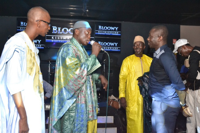 Blowy ex Klimanjaro à guichet fermé: Pape Diouf leader de la génération consciente nouveau roi incontesté du mbalax derriére Youssou Ndour. Regardez. Blowy ex Klimanjaro à guichet fermé: Pape Diouf leader de la génération consciente nouveau roi incontesté du mbalax derriére Youssou Ndour. Regardez.