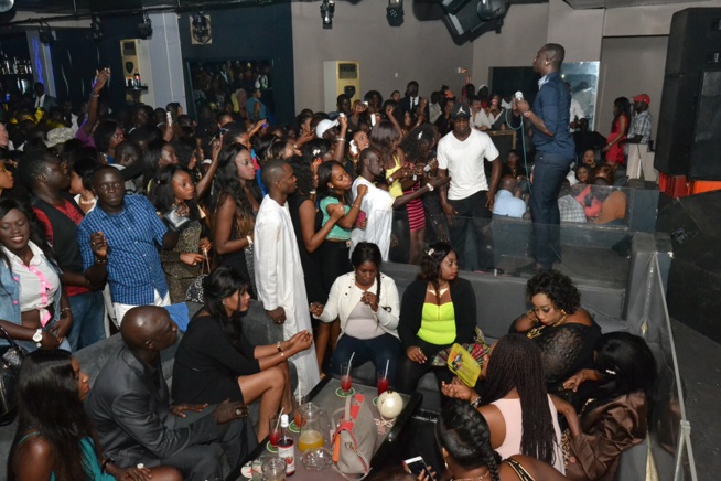 Blowy ex Klimanjaro à guichet fermé: Pape Diouf leader de la génération consciente nouveau roi incontesté du mbalax derriére Youssou Ndour. Regardez. Blowy ex Klimanjaro à guichet fermé: Pape Diouf leader de la génération consciente nouveau roi incontesté du mbalax derriére Youssou Ndour. Regardez.