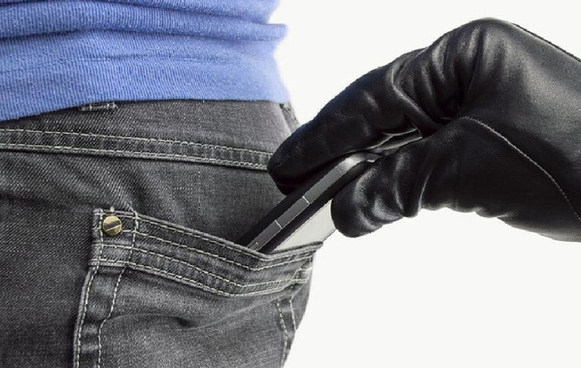 Vol de 4 téléphones portables de valeur : Comment l’un des deux suspects a été trahi par sa photo Vol de 4 téléphones portables de valeur : Comment l’un des deux suspects a été trahi par sa photo