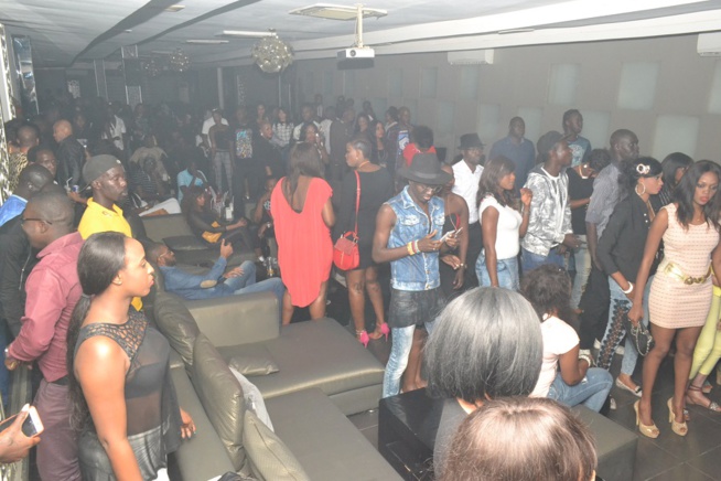 Pape Diouf et la génération consciente marquent leur retour au Baramundi. Revivez l'ambiance. Pape Diouf et la génération consciente marquent leur retour au Baramundi. Revivez l'ambiance.