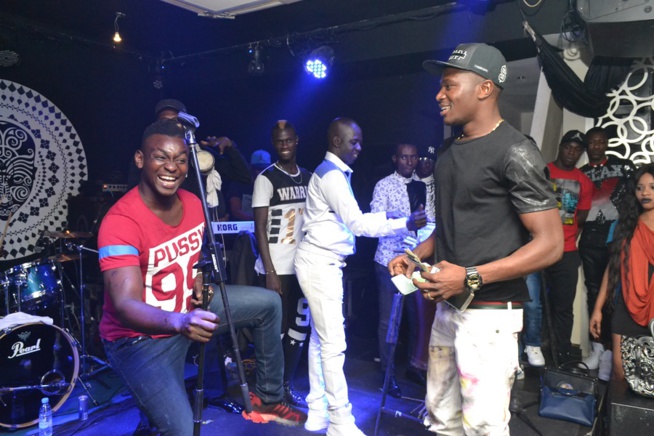 Pape Diouf et la génération consciente marquent leur retour au Baramundi. Revivez l'ambiance. Pape Diouf et la génération consciente marquent leur retour au Baramundi. Revivez l'ambiance.