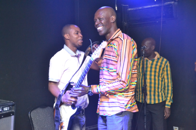 Pape Diouf et la génération consciente marquent leur retour au Baramundi. Revivez l'ambiance. Pape Diouf et la génération consciente marquent leur retour au Baramundi. Revivez l'ambiance.