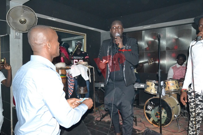 Revivez le show ambiance de la soirée de Salam Diallo au Buzz ex Nirvana. Revivez le show ambiance de la soirée de Salam Diallo au Buzz ex Nirvana.