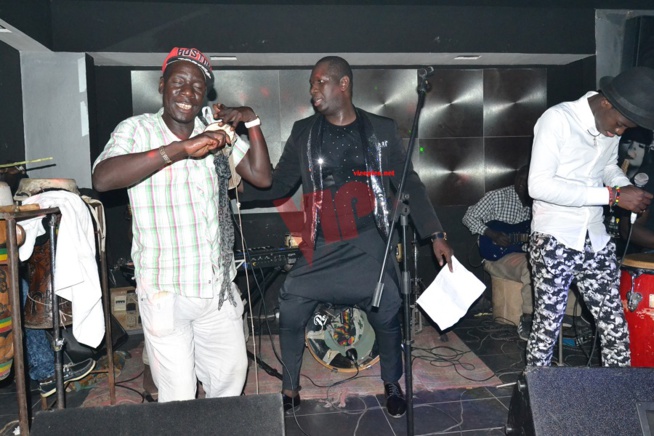 Revivez le show ambiance de la soirée de Salam Diallo au Buzz ex Nirvana. Revivez le show ambiance de la soirée de Salam Diallo au Buzz ex Nirvana.