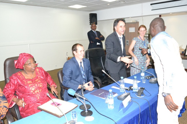 Pape Diouf nommé Champion de la planification familiale par le ministère de la santé et de l'action sociale. Pape Diouf nommé Champion de la planification familiale par le ministère de la santé et de l'action sociale.