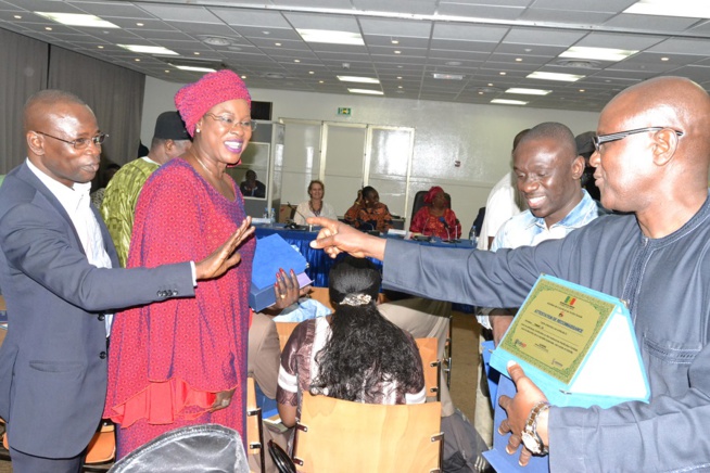 Pape Diouf nommé Champion de la planification familiale par le ministère de la santé et de l'action sociale. Pape Diouf nommé Champion de la planification familiale par le ministère de la santé et de l'action sociale.