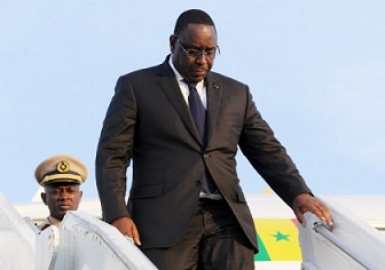 Arrivée du chef de l’Etat à Abuja pour prendre part à la session ordinaire de la CEDEAO Arrivée du chef de l’Etat à Abuja pour prendre part à la session ordinaire de la CEDEAO