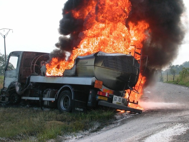 Croisement Cambérène : un camion prend feu, l'origine du sinistre reste mystérieuse pour l'instant Croisement Cambérène : un camion prend feu, l'origine du sinistre reste mystérieuse pour l'instant