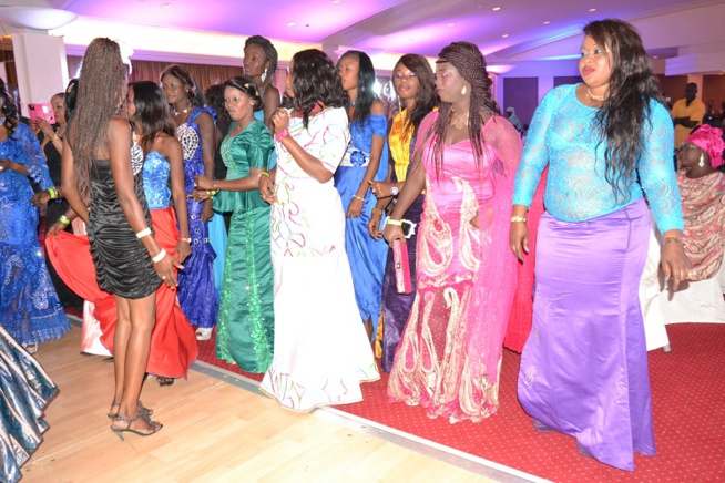 Soirée de gala de l'association des femmes Fatickoises avec le nouveau Pape de la musique Sénégalaise et la génération consciente au King Fhad Place. Soirée de gala de l'association des femmes Fatickoises avec le nouveau Pape de la musique Sénégalaise et la génération consciente au King Fhad Place.