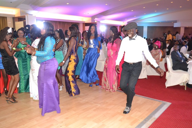 Soirée de gala de l'association des femmes Fatickoises avec le nouveau Pape de la musique Sénégalaise et la génération consciente au King Fhad Place. Soirée de gala de l'association des femmes Fatickoises avec le nouveau Pape de la musique Sénégalaise et la génération consciente au King Fhad Place.