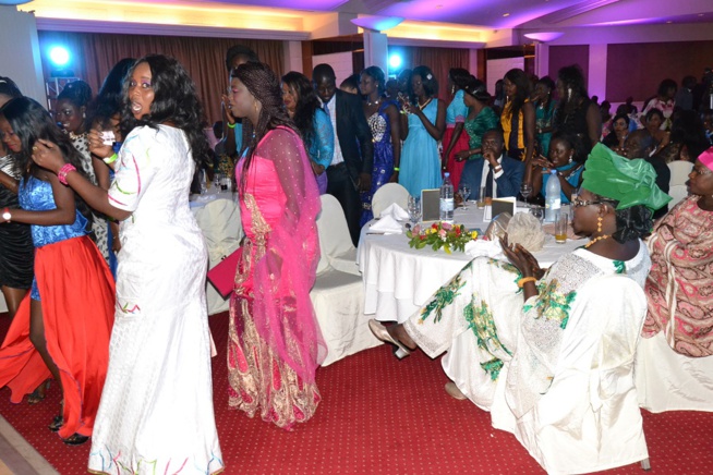 Soirée de gala de l'association des femmes Fatickoises avec le nouveau Pape de la musique Sénégalaise et la génération consciente au King Fhad Place. Soirée de gala de l'association des femmes Fatickoises avec le nouveau Pape de la musique Sénégalaise et la génération consciente au King Fhad Place.