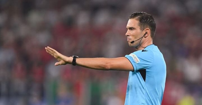 Football : L’IFAB introduit de nouvelles règles sur les gardiens, la VAR et les interruptions de jeu, mais aucun changement sur le hors-jeu Football : L’IFAB introduit de nouvelles règles sur les gardiens, la VAR et les interruptions de jeu, mais aucun changement sur le hors-jeu