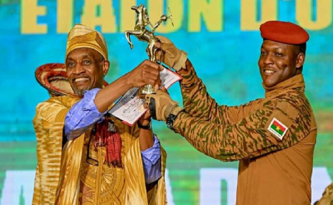 Fespaco 2025 : Dani Kouyaté remporte l’Etalon d’or pour son film ”Katanga – La danse des scorpions” Fespaco 2025 : Dani Kouyaté remporte l’Etalon d’or pour son film ”Katanga – La danse des scorpions”