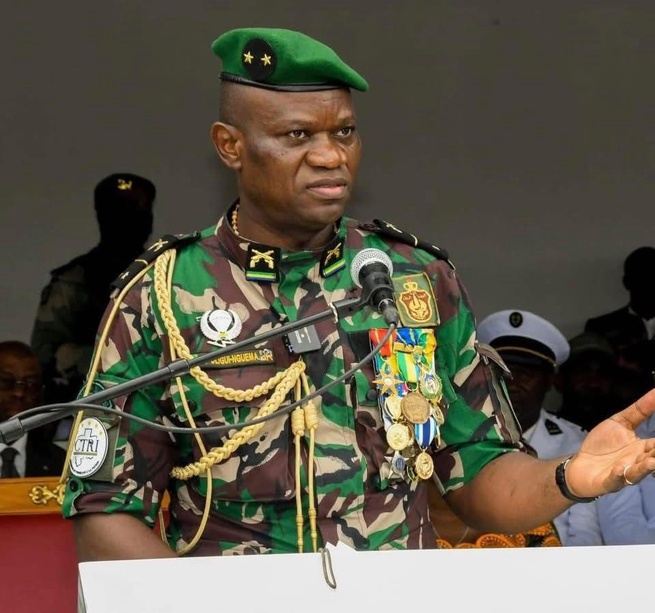 Le président de la Transition Brice Clotaire Oligui Nguema déclare sa candidature au présidentielle d'Avril au Gabon Le président de la Transition Brice Clotaire Oligui Nguema déclare sa candidature au présidentielle d'Avril au Gabon