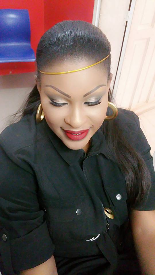 Kebs Thiam a réussi son make-up ! Kebs Thiam a réussi son make-up !
